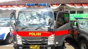 Unras Simpatisan HRS, Mobil Polisi di Kabupaten Tasikmalaya Rusak