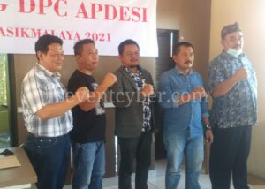 Didampingi Tiga Ketua DPK, Giri Pribadi Jadi Pendaftar Terakhir