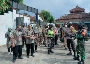 TNI Polri Laksankan Monitoring Pilkades Serentak di Wilayah Sumedang