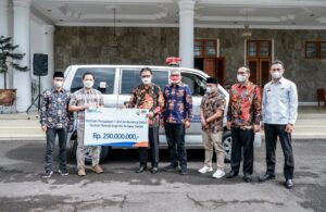 Bupati Ciamis Terima Bantuan 1 Unit Mobil Ambulance