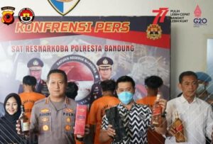 Polresta Bandung Amankan 364 Botol Miras Impor Oplosan