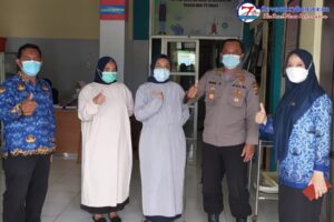 Kapolsek Rajapolah Giat Korkom Penerapan PPKM Level 1 dan Jenguk Warga Sakit Dirawat di Puskesmas