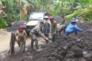 Satgas TMMD ke -115 Kodim 0612/Tasikmalaya Bangun Akses Jalan Penghubung Desa Cikadongdong Menuju Toblongan