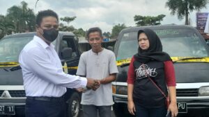 Neni Tak Kuasa Menahan Tangis Bahagia Saat Mobil Miliknya yang Hilang Ditemukan Polisi