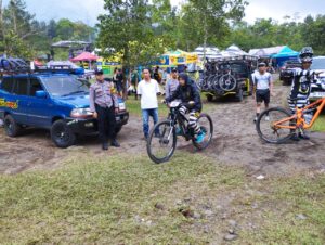 Polsek Sukaratu Pantau Kegiatan Sepeda Enduro Indonesian Series 1 2023 di Obyek Wisata Galunggung