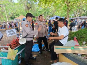 Bhabinkamtibmas Himbau Pengunjung Objek Wisata Situ Gede Jaga Barang Berharga