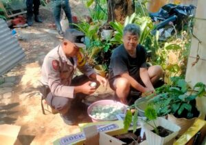 Bhabinkamtibmas Desa Pamoyanan Sambang Warga UMKM