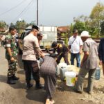 Bakti Sosial TNI-Pori, Polsek Manonjaya Bersinergi Bagikan Air Bersih Kepada Warga