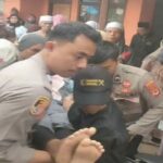 Anggota PAM TPS Desa Mekarsari Sigap Bantu Warga Pingsan Saat Pencoblosan