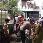 Polsek Kawalu Kembali Bagikan Air Bersih Kepada Warga Terdampak Kekeringan