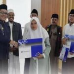 Bupati Tasikmalaya Serahkan Kartu Sakti Santri