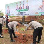 Polres Tasikmalaya Kota Laksankan Aksi Penanaman 10 Juta Pohon