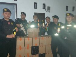 Grebek Rumah Kontrakan, Polres Tasikmalaya Kota Amankan Ratusan Botol Miras