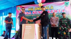 Kades Sundakerta Serahkan Hadiah Utama Jalan Sehat