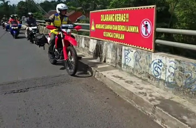 Bupati Cecep Ucapkan Terima Kasih kepada Masyarakat Jatiwaras yang Gotong Royong Bersihkan Fasum