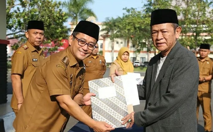 Bupati Tasikmalaya Serahkan Hibah Aset Daerah