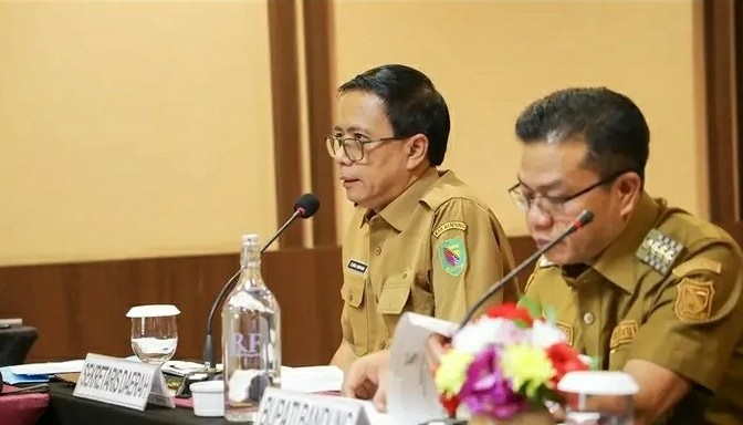 Kang Dadang Supriatna Buka RUPS BPR Kertaraharja