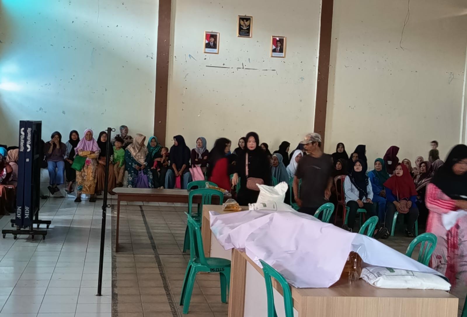 Pemdes Cileuleus Salurkan Bapang untuk 610 KPM