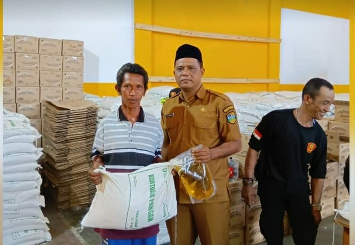 Pjs Kades Sukajadi Berharap Bantuan Pangan Bantu Penuhi Kebutuhan Pokok 828 KPM