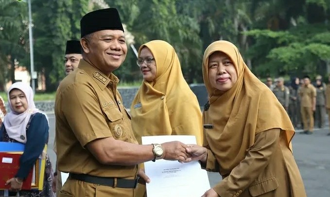 Wakil Bupati Tasikmalaya Serahkan 95 SK Kenaikan Pangkat