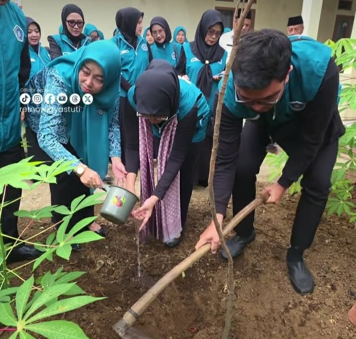 Retno Widyastuti Ajak Warga Menanam Pohon Bersama