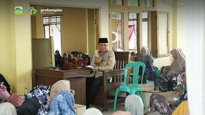 Wakil Bupati Tasikmalaya Asep Sopari Al Ayubi menghadiri Haul ke-37 KH Mahfudz Murodi di Pondok Pesantren Al Hidayah Satron, Kecamatan Sodonghilir. (Sumber: @prokompimkabtasik)