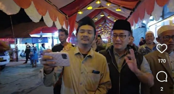 Bupati Tasikmalaya Cecep Nurul Yakin mengapresiasi kreativitas warga Cibahong dan Cilingga saat peresmian Lorong Merah Putih dan Gapura Milangkala Kabupaten Tasikmalaya ke-394 di Kecamatan Sukarame. (Foto: tangkapan layar video media sosial @cecepnurulyakin77)