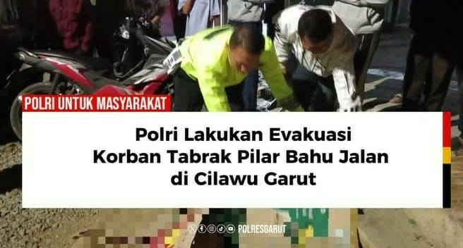 Petugas kepolisian melakukan olah TKP kecelakaan tunggal sepeda motor di Jalan Raya Garut–Tasikmalaya, Kampung Cigarungsang, Kecamatan Cilawu, Kabupaten Garut. (Sumber: Polres Garut)