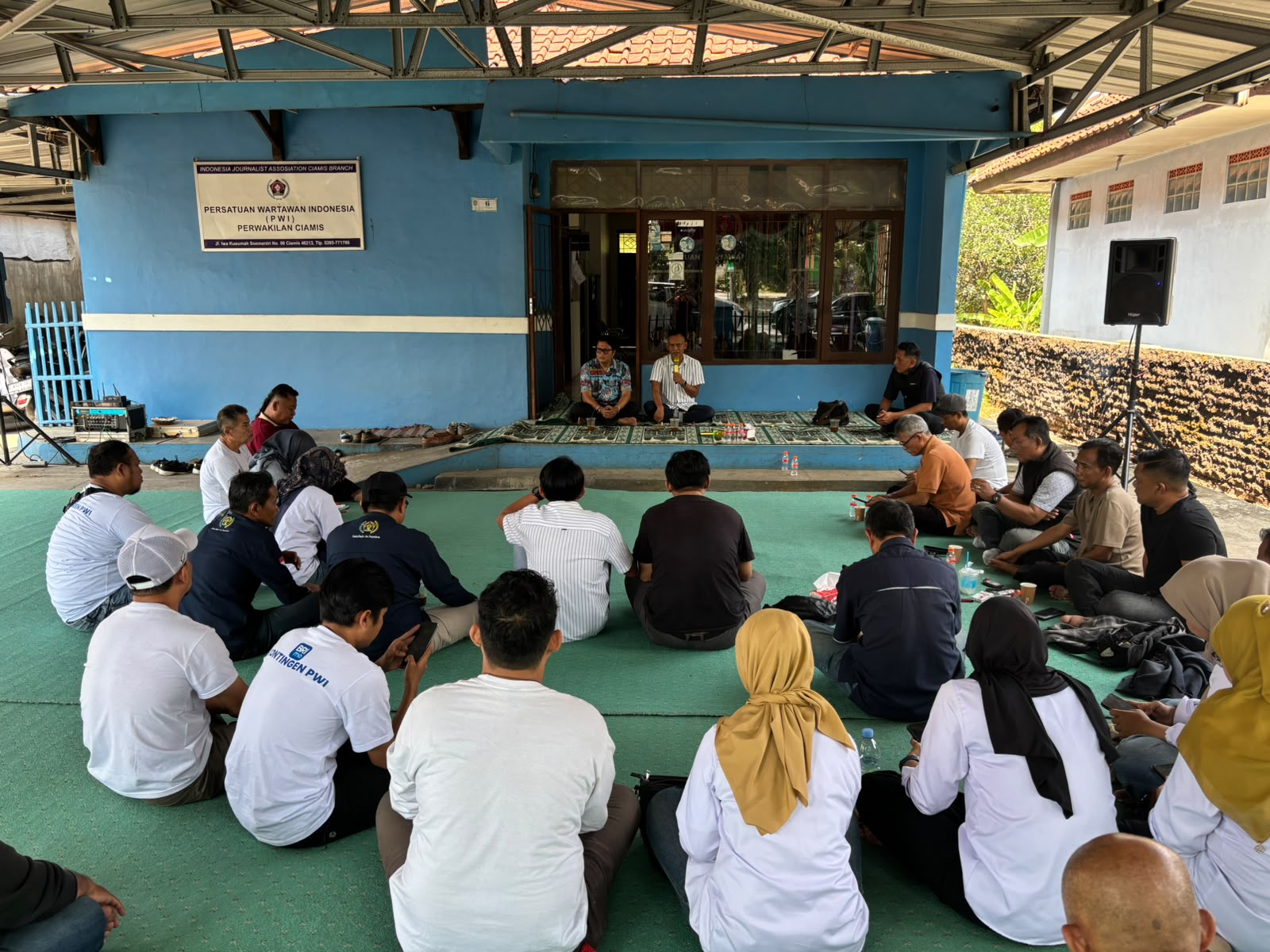 Tantan Sulthon Bukhawan menyosialisasikan visi dan lima program kepada PWI Priangan Timur di Ciamis. (Sumber : PWI Ciamis)