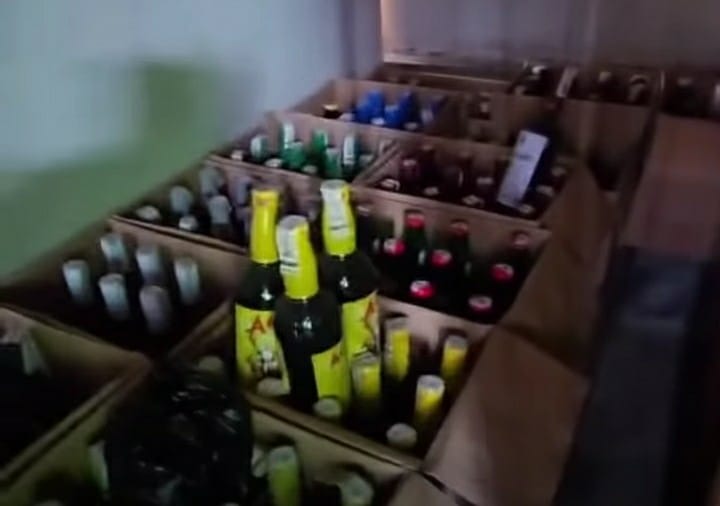 Polsek Cibatu Polres Garut mengamankan 308 botol minuman keras berbagai jenis. (Sumber : Polres Garut)