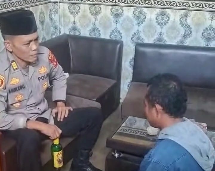 Polsek Cibatu Amankan 308 Botol Miras