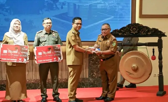 Bupati Bandung Luncurkan Kartu Kredit Indonesia