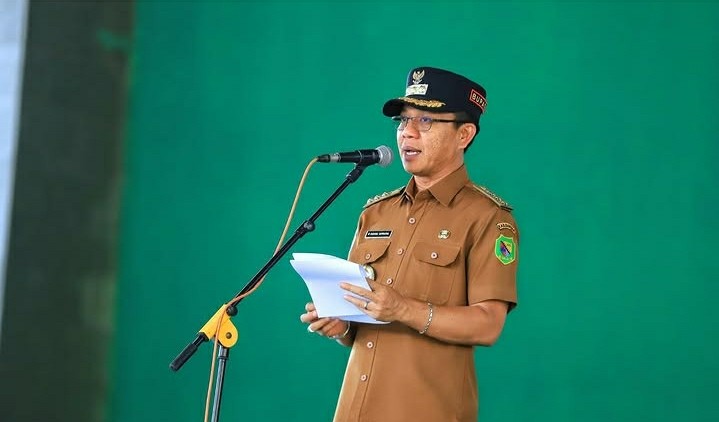 Bupati Bandung Dadang Supriatna memimpin apel kesiapsiagaan kekeringan dan Karhutla 2026. (Sumber : @prokopirmkabbandung)