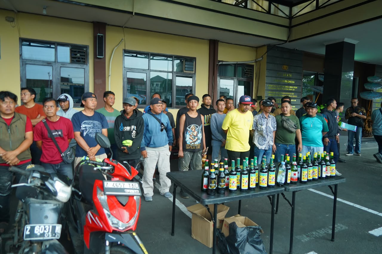 Satgas Pemberantasan Premanisme Polda Jabar menggelar operasi gabungan di wilayah hukum Polres Tasikmalaya Kota